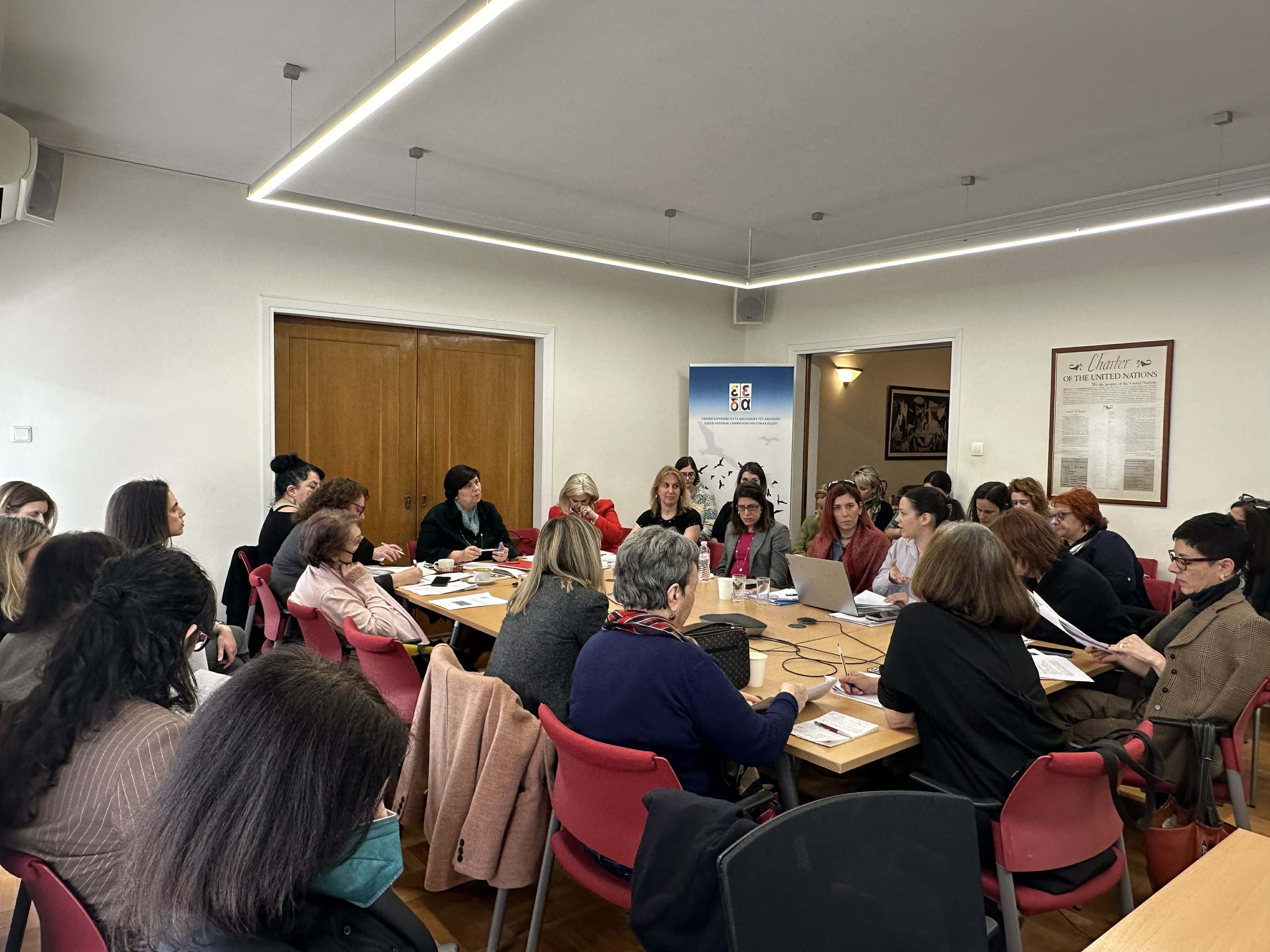 Στιγμιότυπο από την ακρόαση φορέων στα γραφεία της ΕΕΔΑ