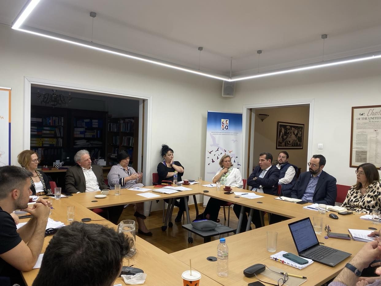 Στιγμιότυπο από την ακρόαση φορέων στα γραφεία της ΕΕΔΑ